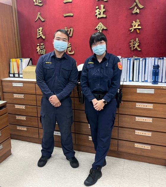 揪甘心! 8旬妇买菜跌坐路中 警忧安危护送返家 | 文章内置图片