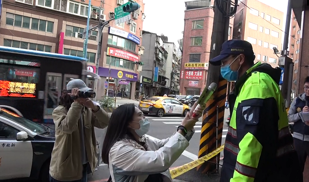 新店分局举行银行防抢围捕演练 惊见歹徒开枪抢银行 挟持人质与警对峙 | 文章内置图片