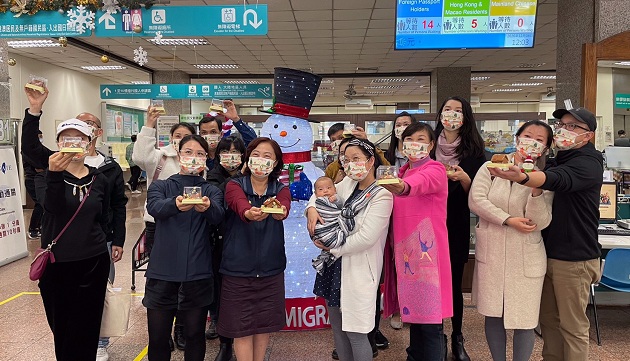 搭起甜蜜薑餅屋 移民署與新住民共度耶誕