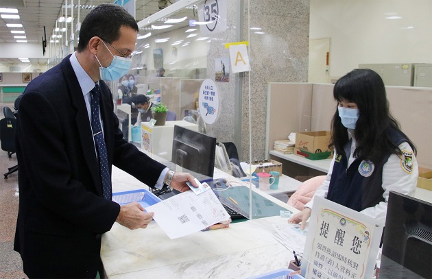 「HAPPY NEW YEAR! 」「 HAPPY NEW ID!」移民署即日起换发新式外来人口统一证号 | 文章内置图片