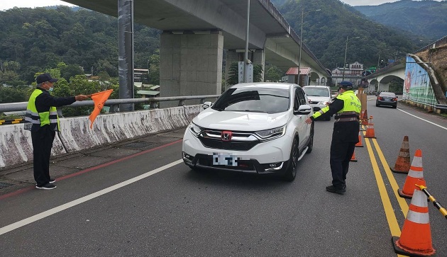 元旦連假石碇坪林南向匝道時段管制 新店警籲善用替代道路避開塞車路段