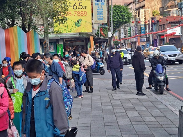 开学啰！中和分局启动护童勤务 维护学童上下学安全 | 文章内置图片