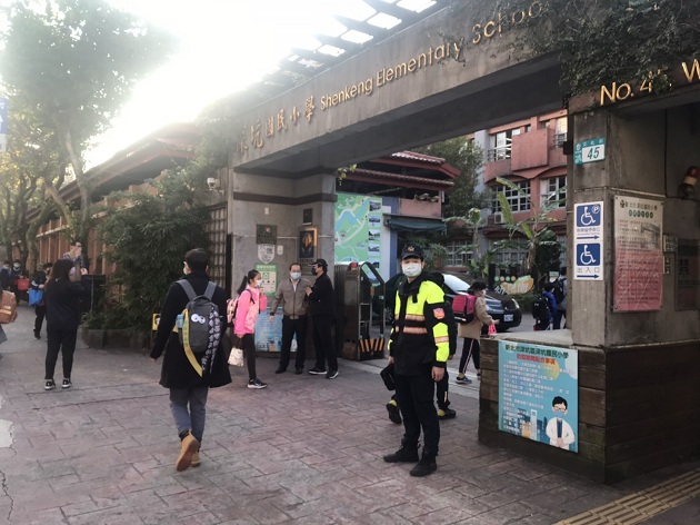 新店警开学首日，执行护童专案加强交通疏导 | 文章内置图片