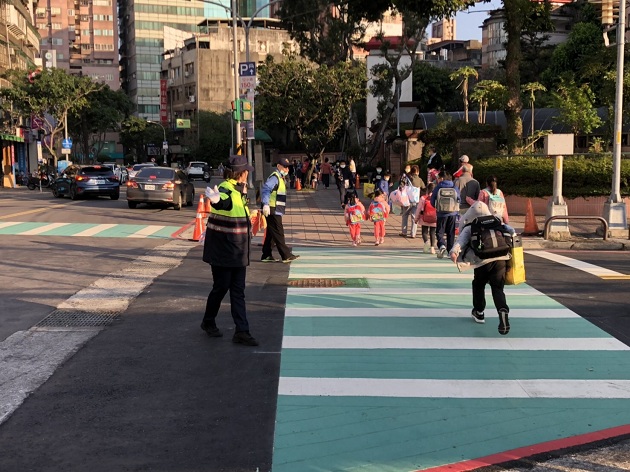 结合护童勤务与学幼童车专案稽查勤务 三重警开学日守护校园安全 | 文章内置图片