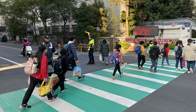 「最開心、安全的學習環境」三峽警分局全面啟動護童勤務