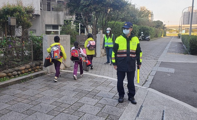 開學了!淡水警啟動護童及學(幼)童車稽查專案 學童安心家長放心 | 文章內置圖片