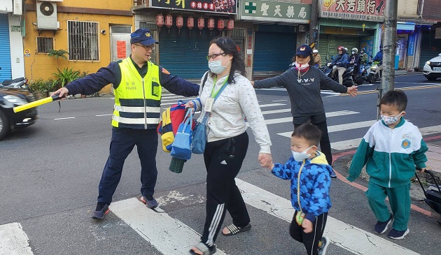 开学了!淡水警启动护童及学(幼)童车稽查专案 学童安心家长放心