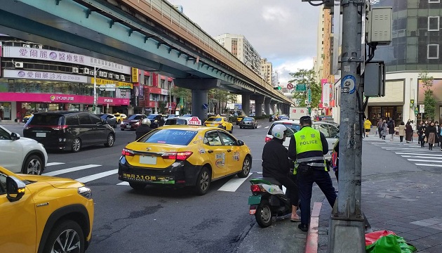 不違規、要守法，謹慎小心，行人安心