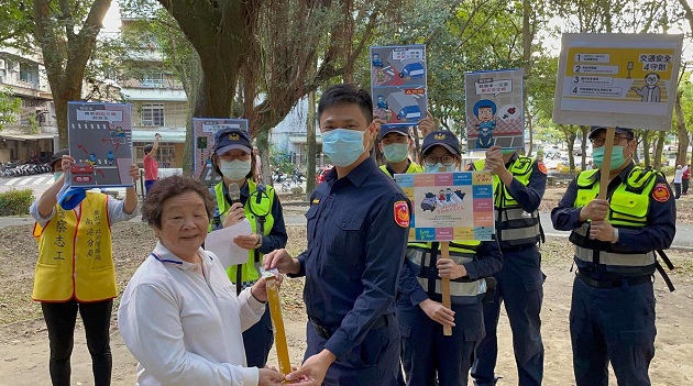 高龄行人亮起来 交通安全莫等待 | 文章内置图片