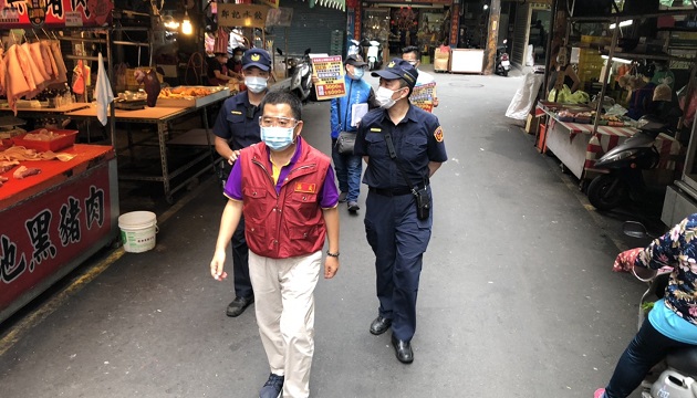 防疫三級警戒 嚴防疫情擴散 土城警加強稽查取締15人