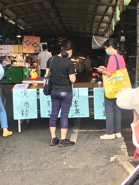 本土疫情冲击 警「大声公」传统市场防疫宣导！ | 文章内置图片