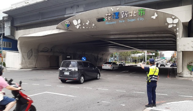 微解封！新北義交熱心搭配警力協助尖峰交通疏導