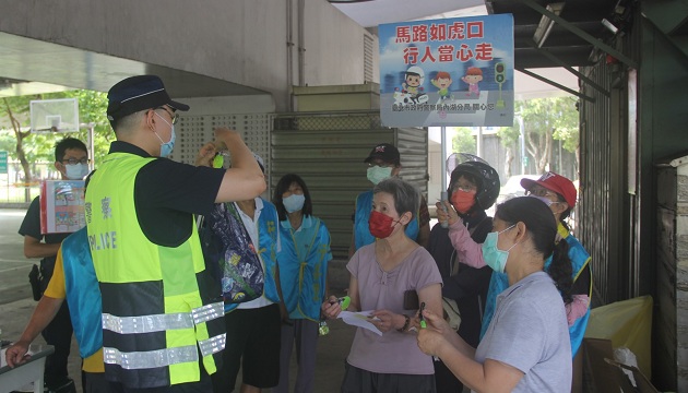 謹記行人安全過馬路五字口訣「停、看、轉、揮、動」，安全伴您行