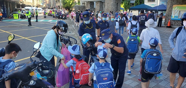 揮別最長暑假！淡水警啟動護童及學(幼)童車稽查專案 學童安心家長放心 | 文章內置圖片