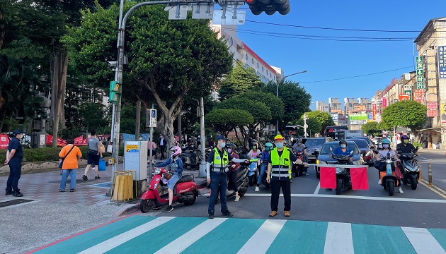 新店警維護學童安全，開學日就是安全日！