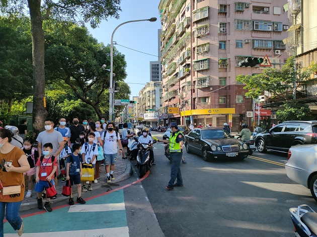 最长暑假开学日 上演小一新生接送情 | 文章内置图片