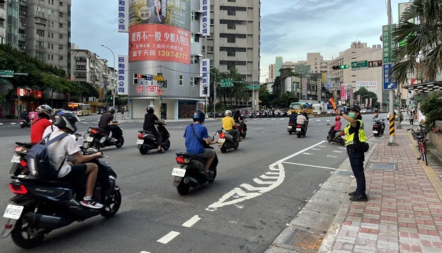 中秋節連假將屆，板橋警分局關心您！平安上路、掌握車況不打結