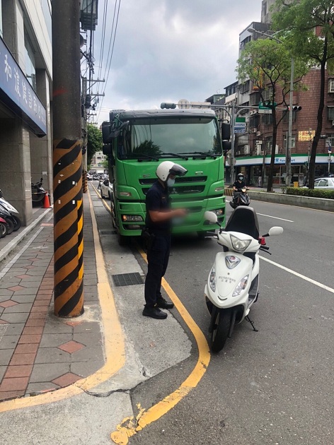 大型車輛違規影響交通 中和警專案執法，加強行車安全 | 文章內置圖片