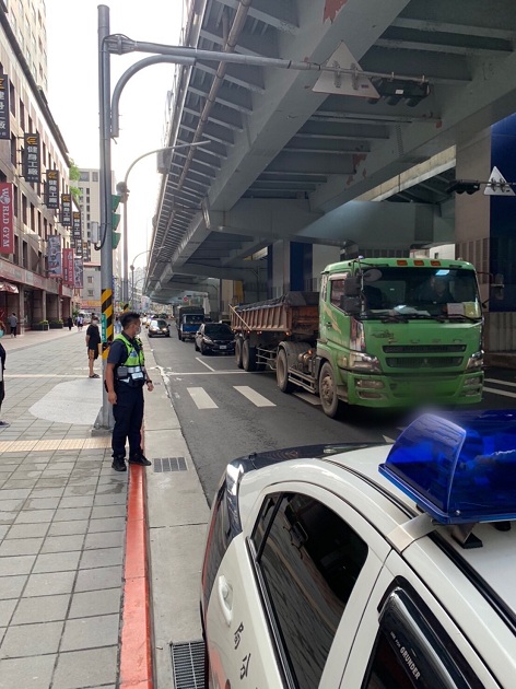 大型車輛違規影響交通 中和警專案執法，加強行車安全 | 文章內置圖片