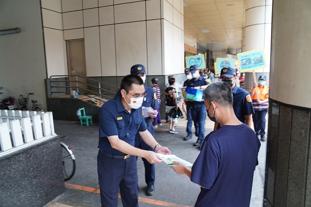 路口慢看停 永和警走上街頭 | 文章內置圖片