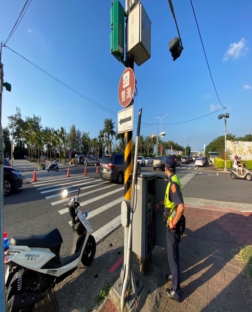 三芝新景點「海上景觀平臺」假日遊客多淡水警加強路口執法及疏導 | 文章內置圖片