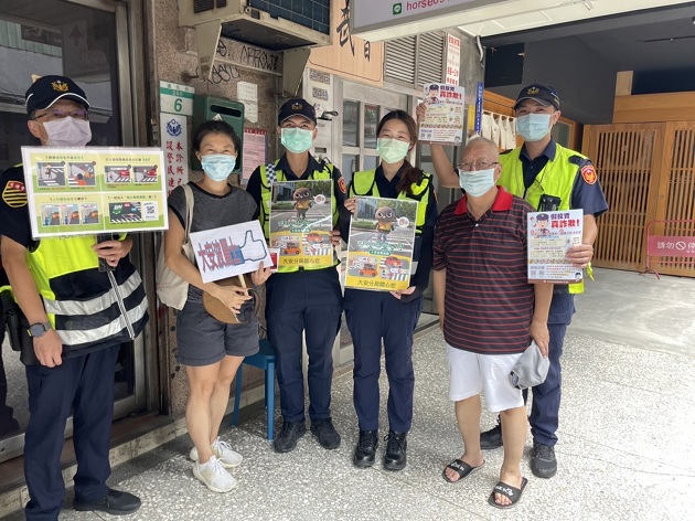 大安警為高齡長者施打「路口慢看停．行人停看聽」特效疫苗，讓銀髮族一輩子有安全抗體 | 文章內置圖片