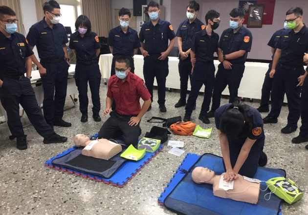 永和警分局举办员警急救训练 「CPR +AED」掌握关键4分钟 | 文章内置图片