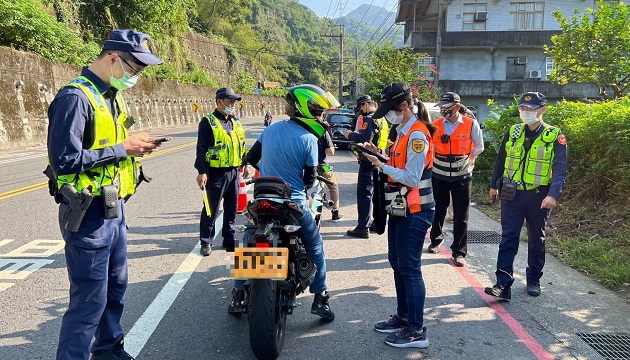 「監環警」北宜公路聯合稽查 新店警持續強力取締超速及噪音車