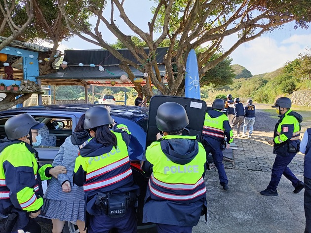 淡水警防抢演练逼真 与行员共同守护民众财产安心好过年 | 文章内置图片