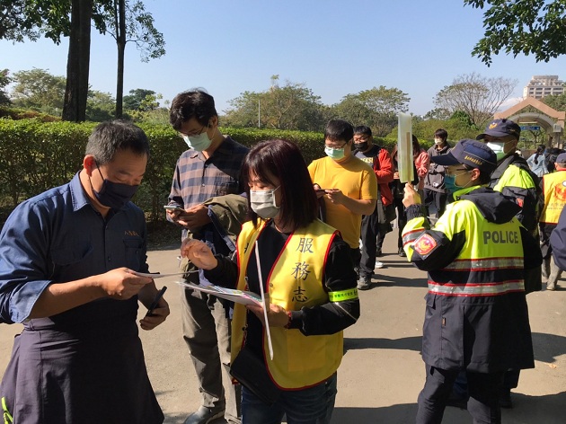 穿越道上行人走，機車汽車請稍後 | 文章內置圖片