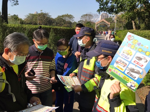 穿越道上行人走，機車汽車請稍後 | 文章內置圖片