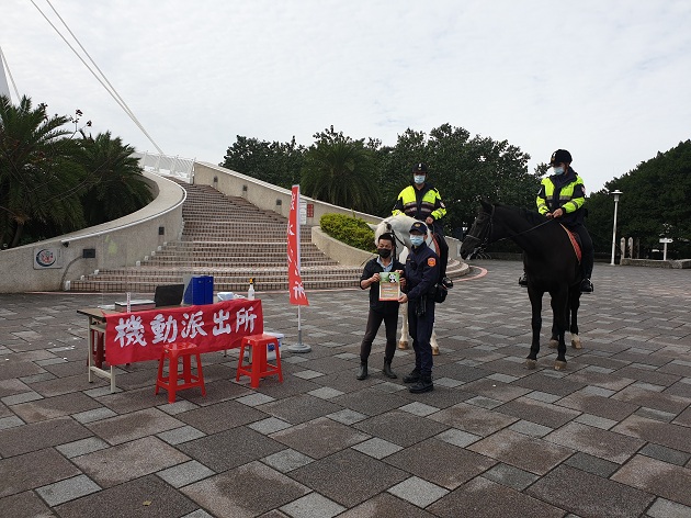 淡水警治安維護春節不打烊  機動派出所結合騎警隊超吸睛 | 文章內置圖片