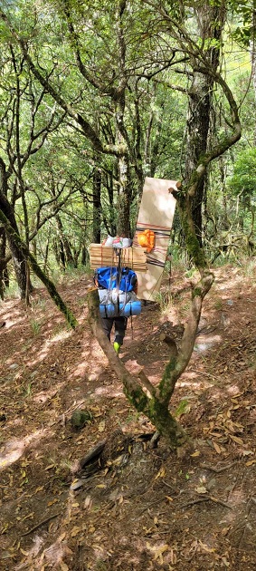 屏風山避難山屋 人力揹負建材740次終完工 | 文章內置圖片