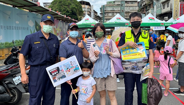 兒童街道遊戲活動 中正二交安宣導不超速、不隨意變換車道、記得繫上安全帶