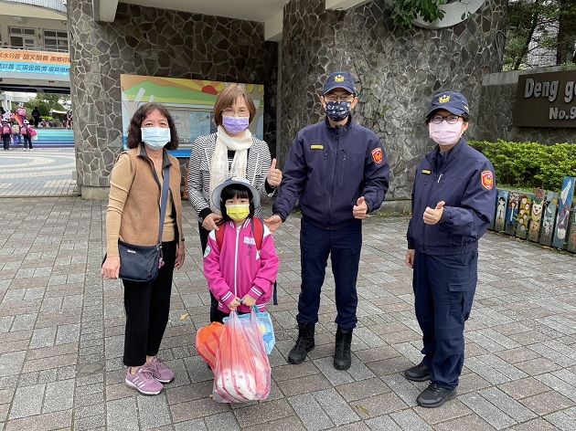 淡水警護童及學(幼)童車稽查專案 陪伴孩童一起開學