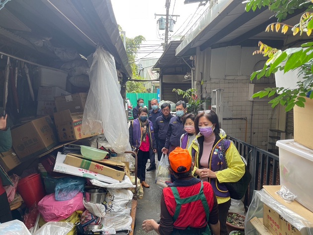 板橋警勤務中發現弱勢，偕新北市美心同濟會前往關懷