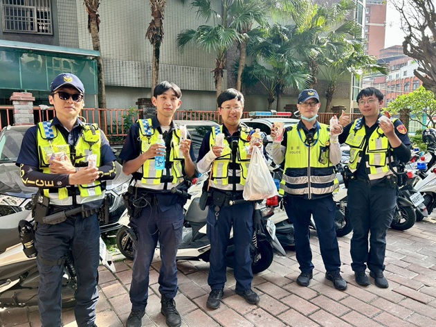 淡水清水祖師遶境圓滿收官 補給站美食成員警最強應援 | 文章內置圖片