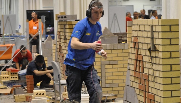英国砌砖工  一周薪水一千英镑
