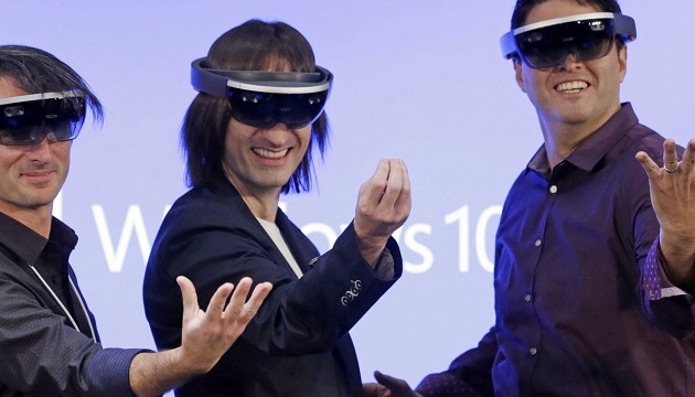 微軟HoloLens 首款消費者導向AR
