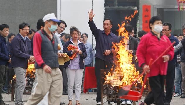 鴻海開工 郭董:年年難過年年過