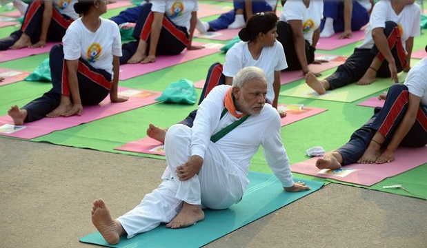 超亲民! 总理在我面前做瑜珈!