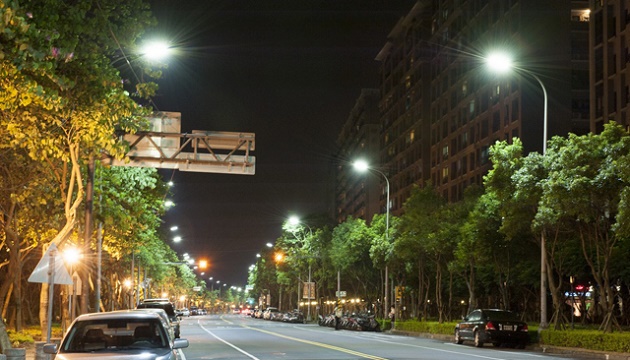 新北LED路燈上路 節能又安全！