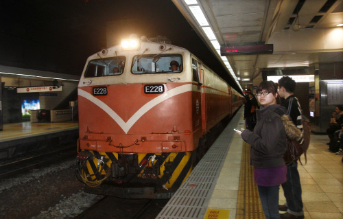 午夜神秘列車 繞4分之3個台灣 | 文章內置圖片