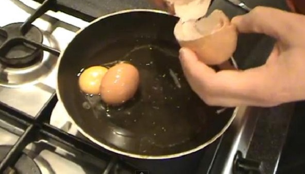 雙蛋黃不驚奇 蛋中蛋才吸睛!