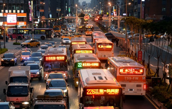 公車擬漲價 最快明年上路 | 文章內置圖片