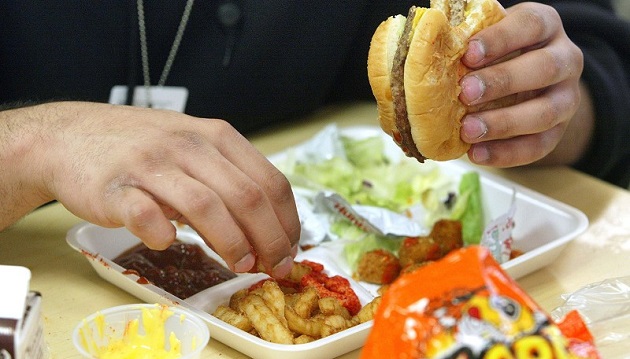國人肥胖率上升　國健署訂法要垃圾食物OUT！