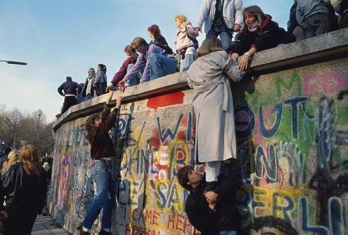 德國統一國慶 高克:接納難民 | 文章內置圖片